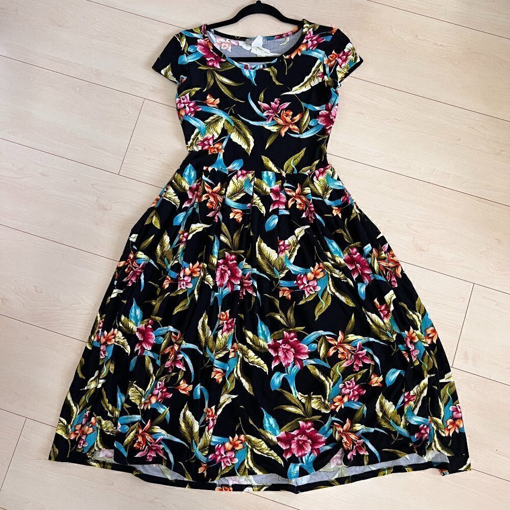 Pretty Young Thing Bright Floral Midi Fit & Flare Dress Sz S Black Knit
